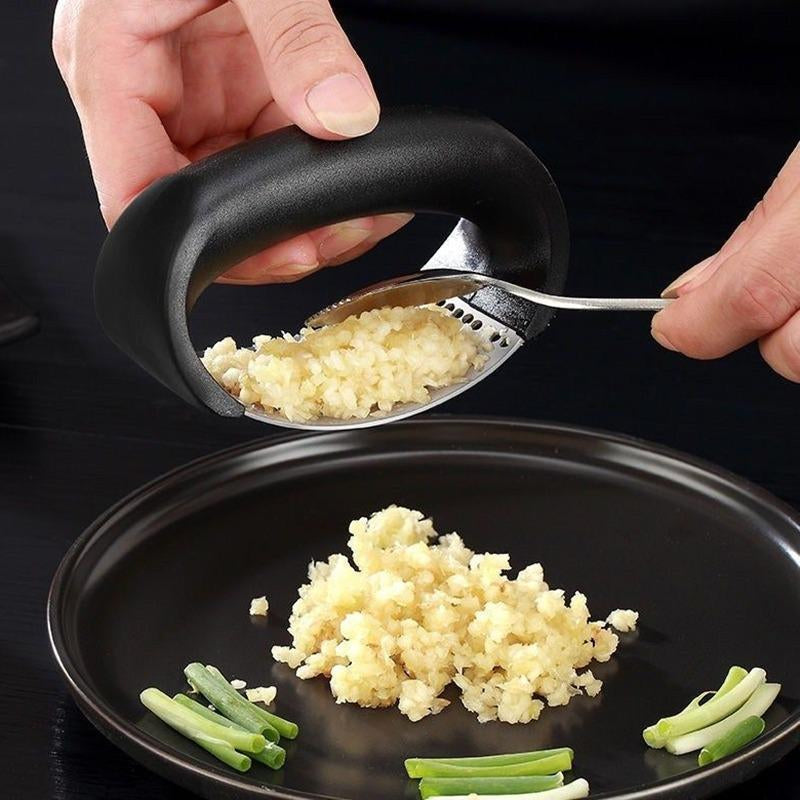 Garlic crusher: Stainless Steel Rolling Press for Kitchen Use