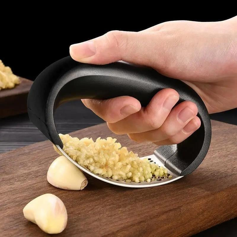 Garlic crusher: Stainless Steel Rolling Press for Kitchen Use